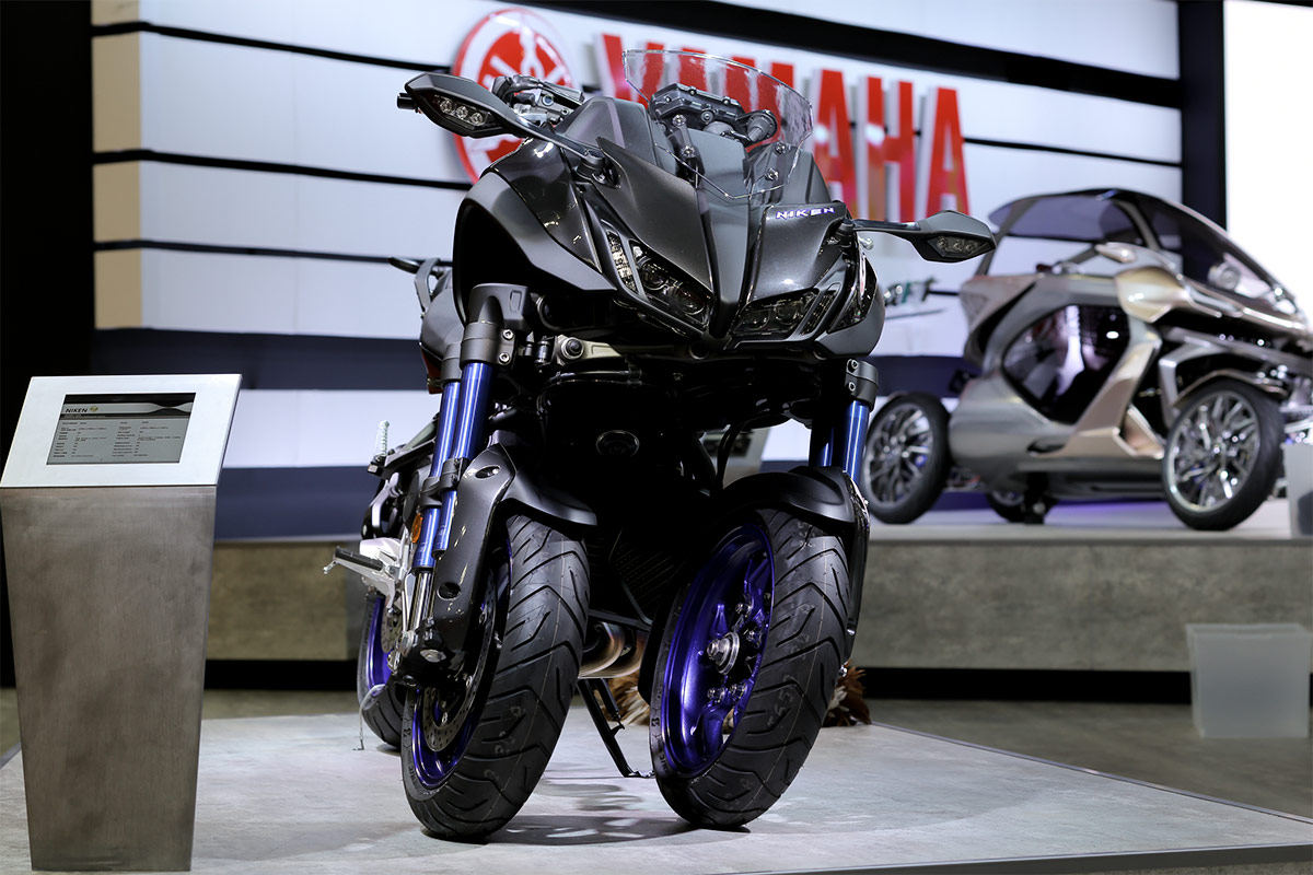 YAMAHA NIKEN - Yamaha seems to have bought the Predator’s bike to the show. This large-displacement Leaning Multi-Wheeler (LMW) is powered by a liquid-cooled in-line 3-cylinder engine. The LMW technology reduces the effects of changing ride environments and aims to deliver high stability when cornering. The body design makes full use of the unprecedented front-end suspension mechanisms pairing 15-inch front wheels with dual-tube upside-down forks to visually accentuate the machine’s sporty performance and create an edgy look at the same time.